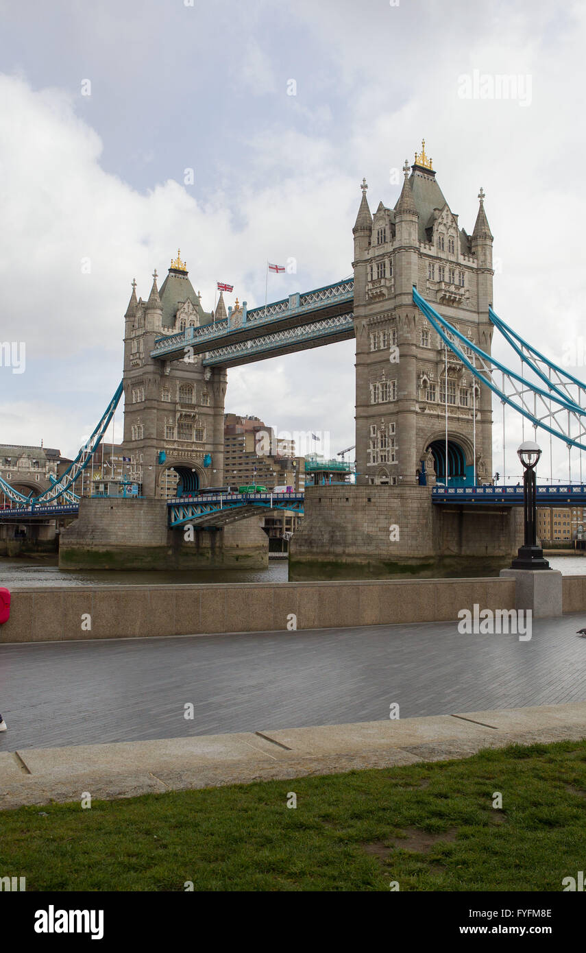 Vista generale GV del Tower Bridge, London SE1 Foto Stock