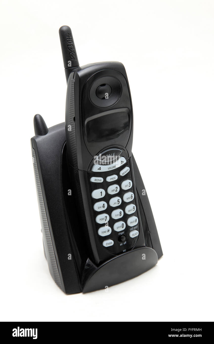 Isolato Telefono cordless nero su bianco in prospettiva laterale Foto Stock