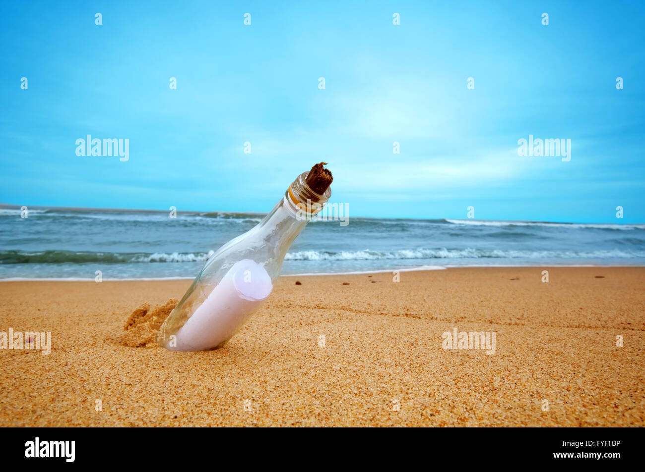 Messaggio in bottiglia da Ocean. Viaggiare Foto Stock