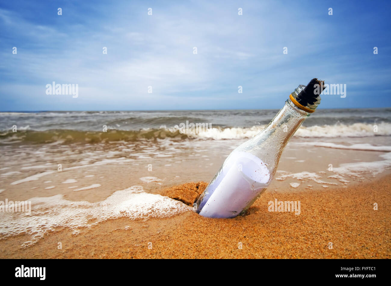 Messaggio in bottiglia da Ocean. Viaggiare Foto Stock