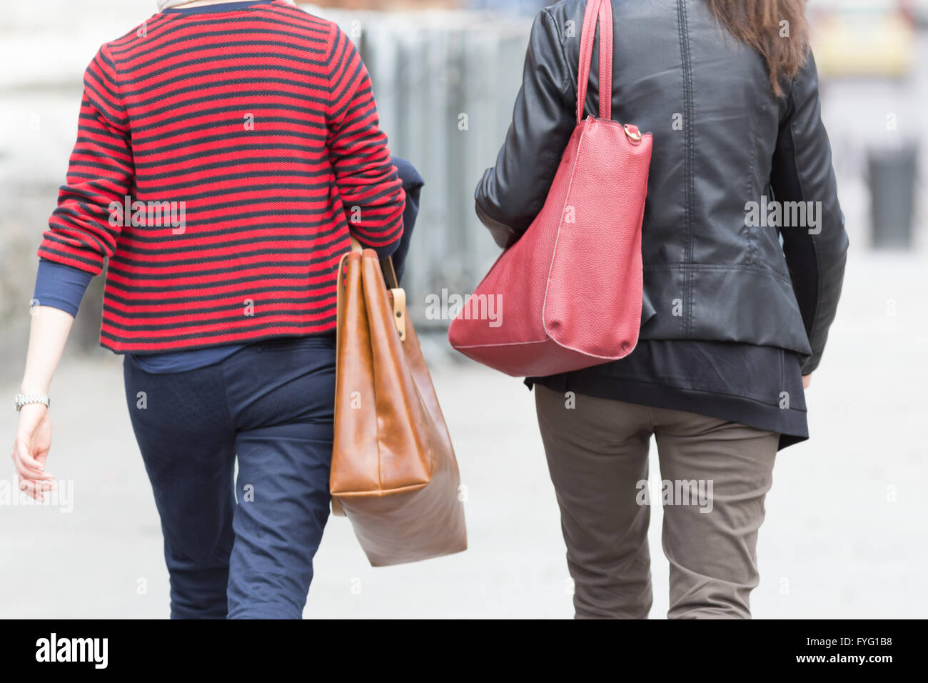 People shopping outdoor in strada, concetti urbani Foto Stock