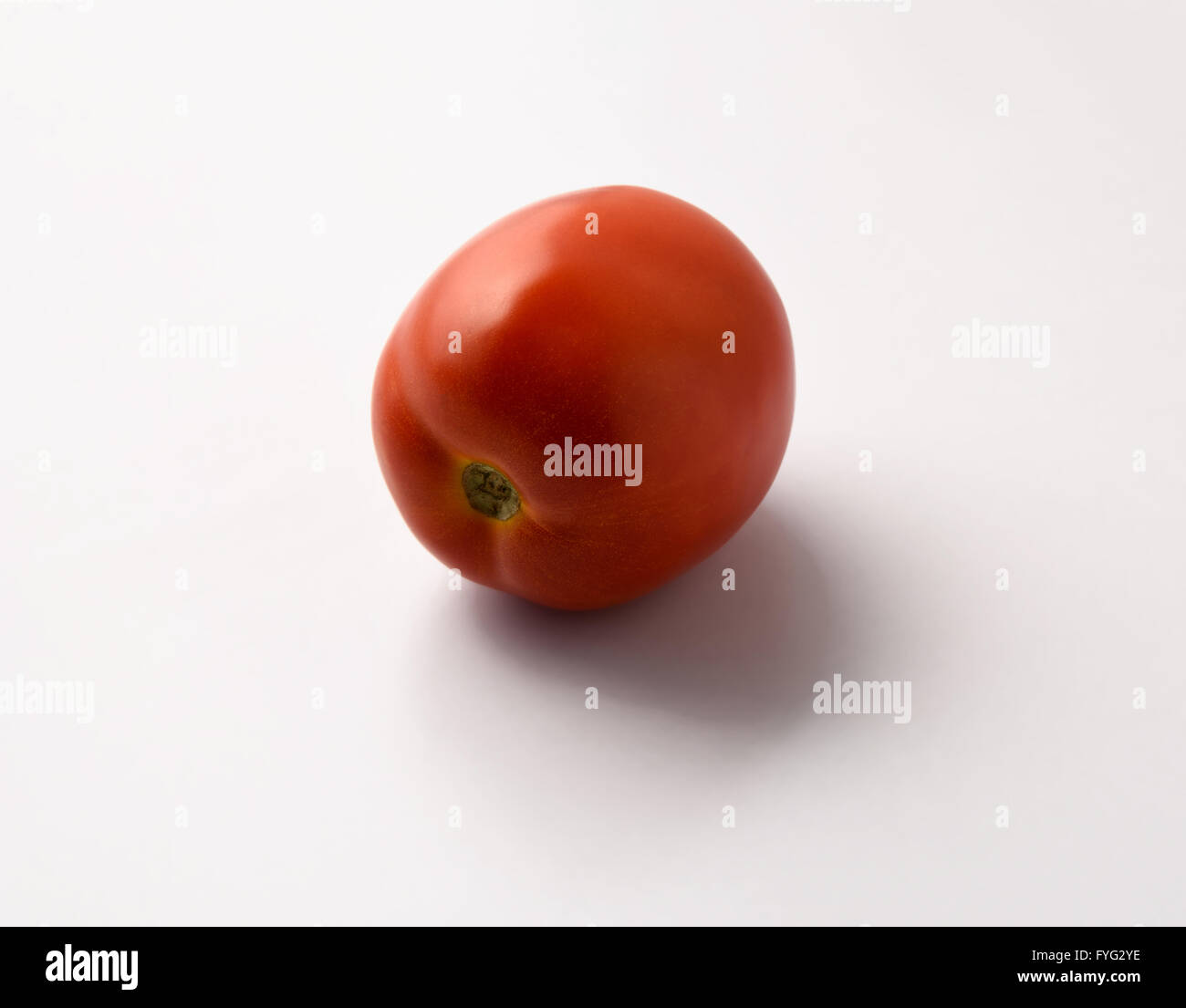 Fresh small single pomodoro Foto Stock