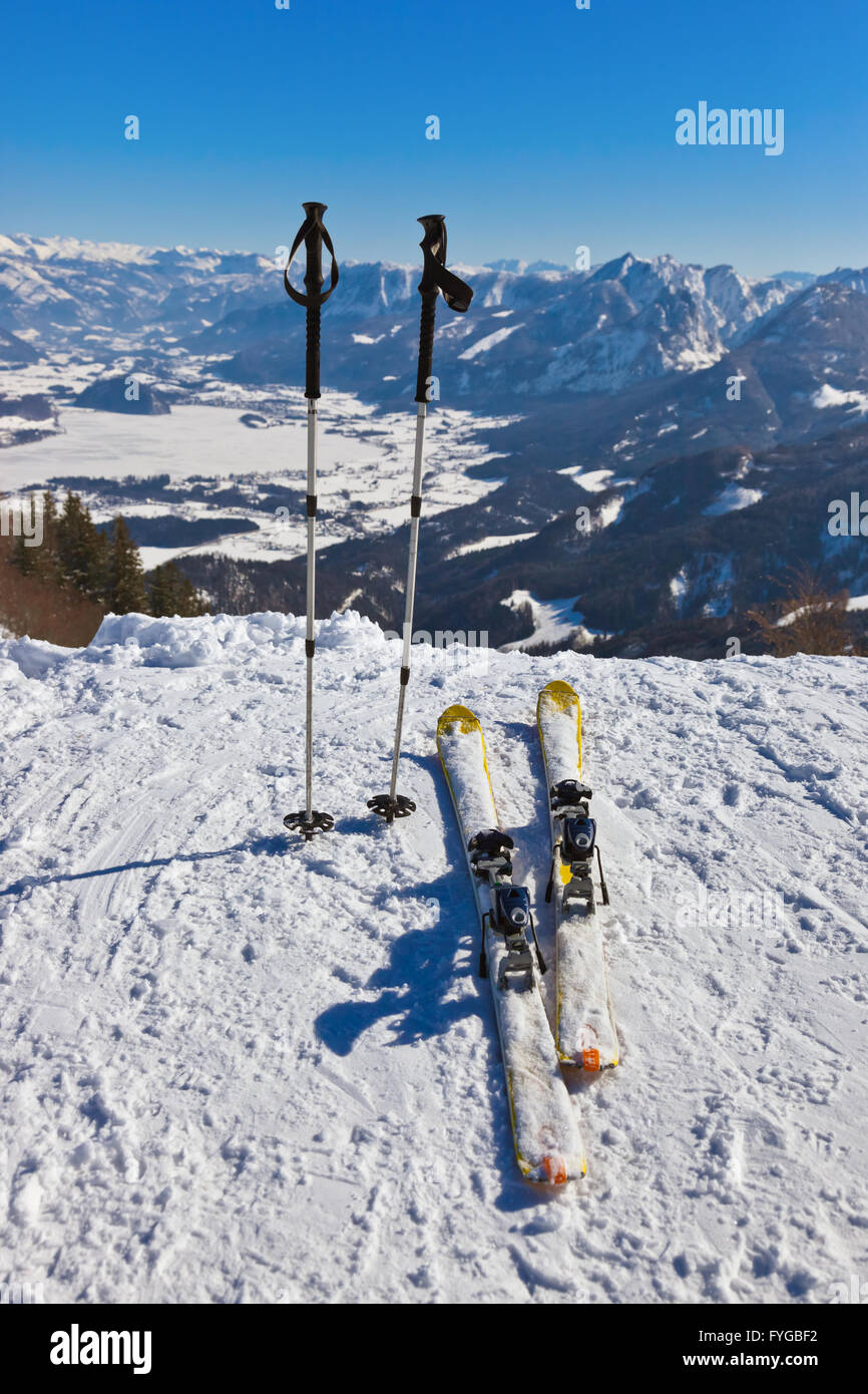 Montagna sci e le racchette da sci - Sankt Gilgen Austria Foto Stock