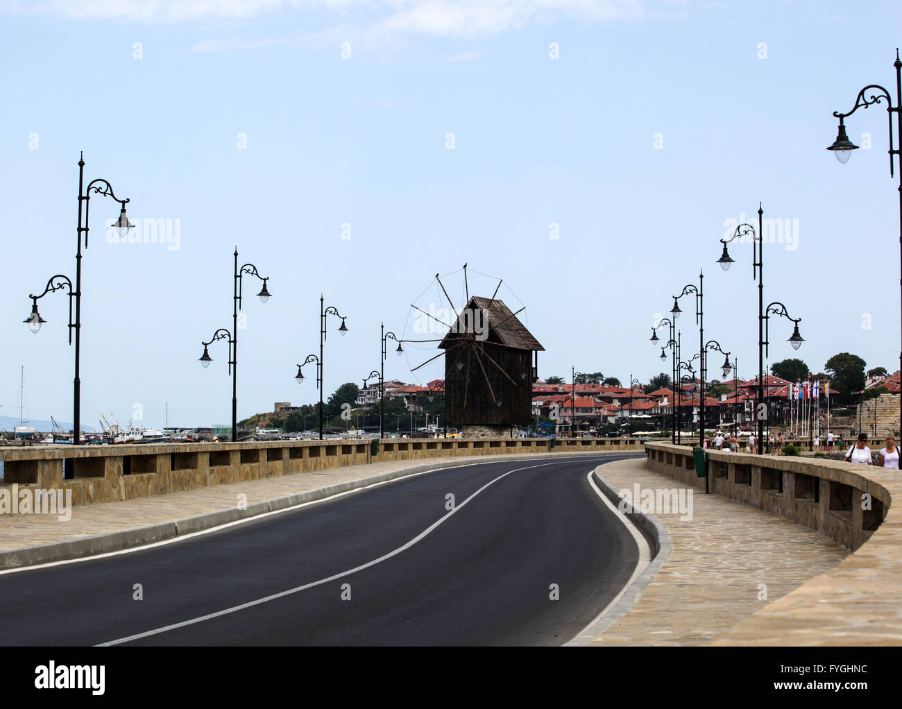 Nesebar, Bulgaria - 06/23/2013: visitare la gente vecchia a giugno 23, 2013 Giorno di Nessebar, Bulgaria. Nessebar nel 1956 è stata dichiarata Foto Stock