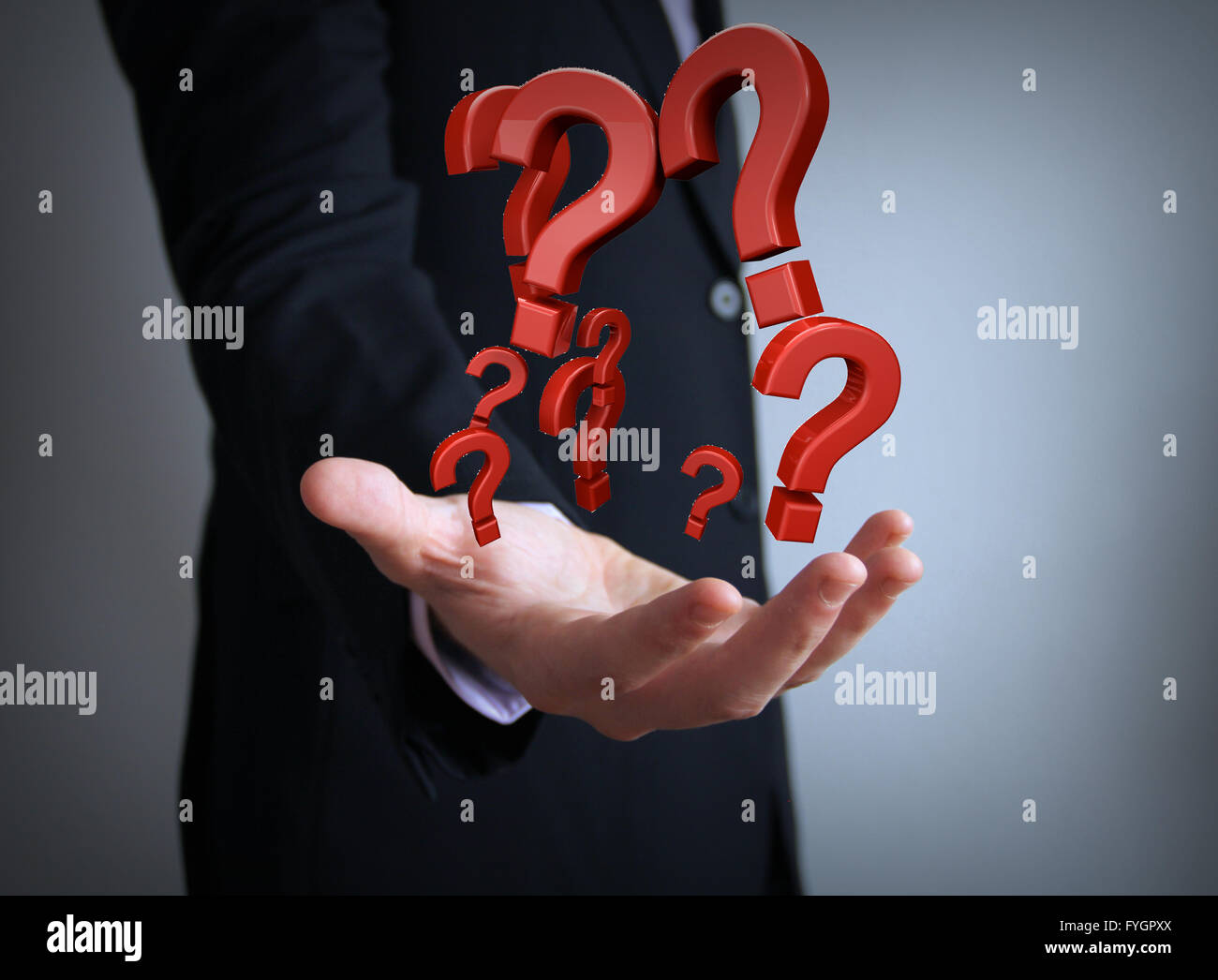 Interrogativi sull uomo d affari mano Foto Stock
