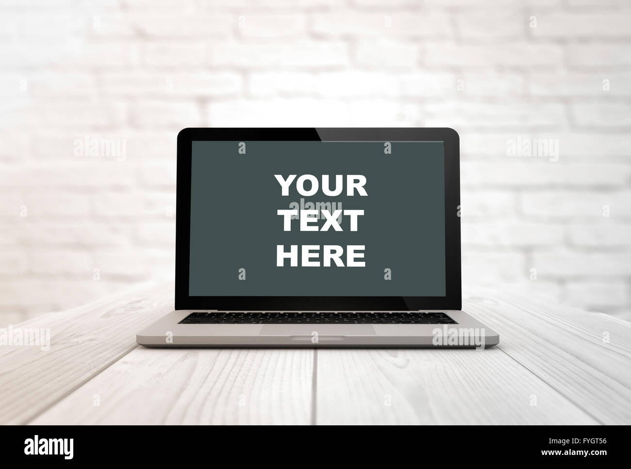 Generati digitalmente portatile su un tavolo di legno con il testo qui. Grafici dello schermo sono costituiti. Foto Stock
