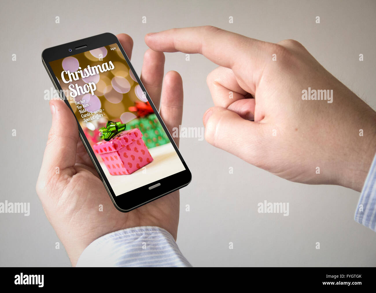 Close up uomo utilizzando 3d generati mobile smart phone con negozio di natale sullo schermo. Grafici dello schermo sono costituiti. Foto Stock