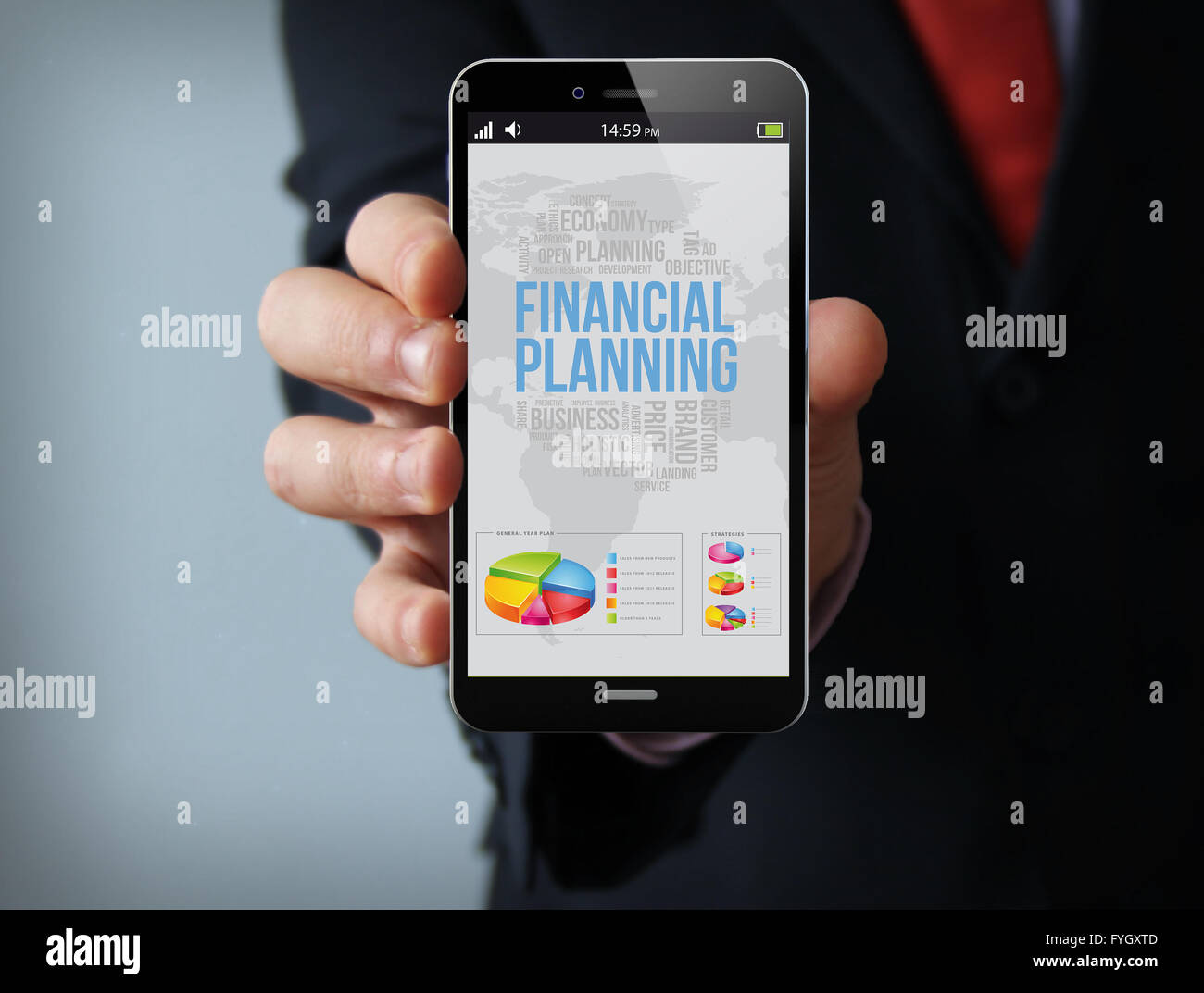 Le nuove tecnologie e la concezione di business: imprenditore mano che tiene un 3d generati toccare telefono con la pianificazione finanziaria sullo schermo Foto Stock