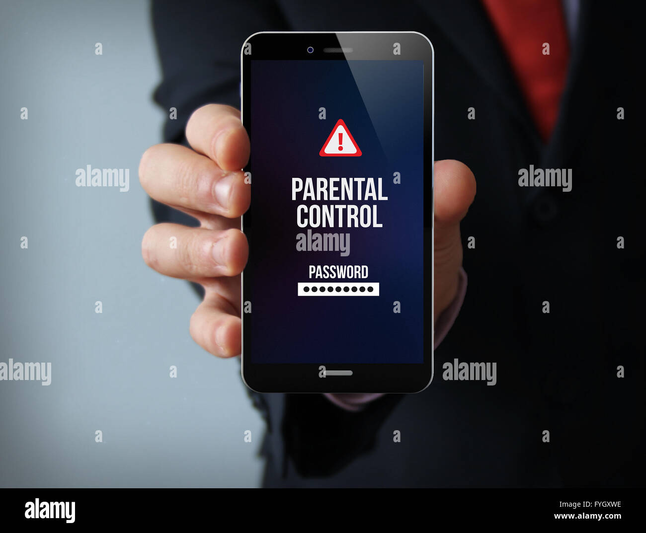 Le nuove tecnologie il concetto di protezione: imprenditore mano che tiene un 3d generati toccare telefono con il controllo genitori sullo schermo. Sc Foto Stock
