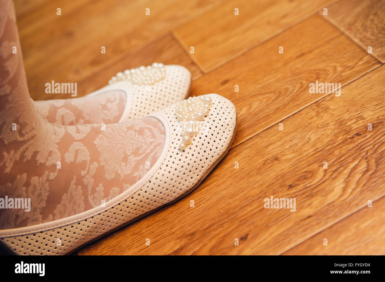 Facile donna scarpe di colore bianco con copyspace Foto Stock