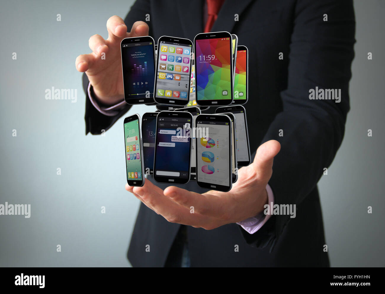La tecnologia delle comunicazioni il concetto di connessione: smartphone raccolta sulla mano di un imprenditore Foto Stock