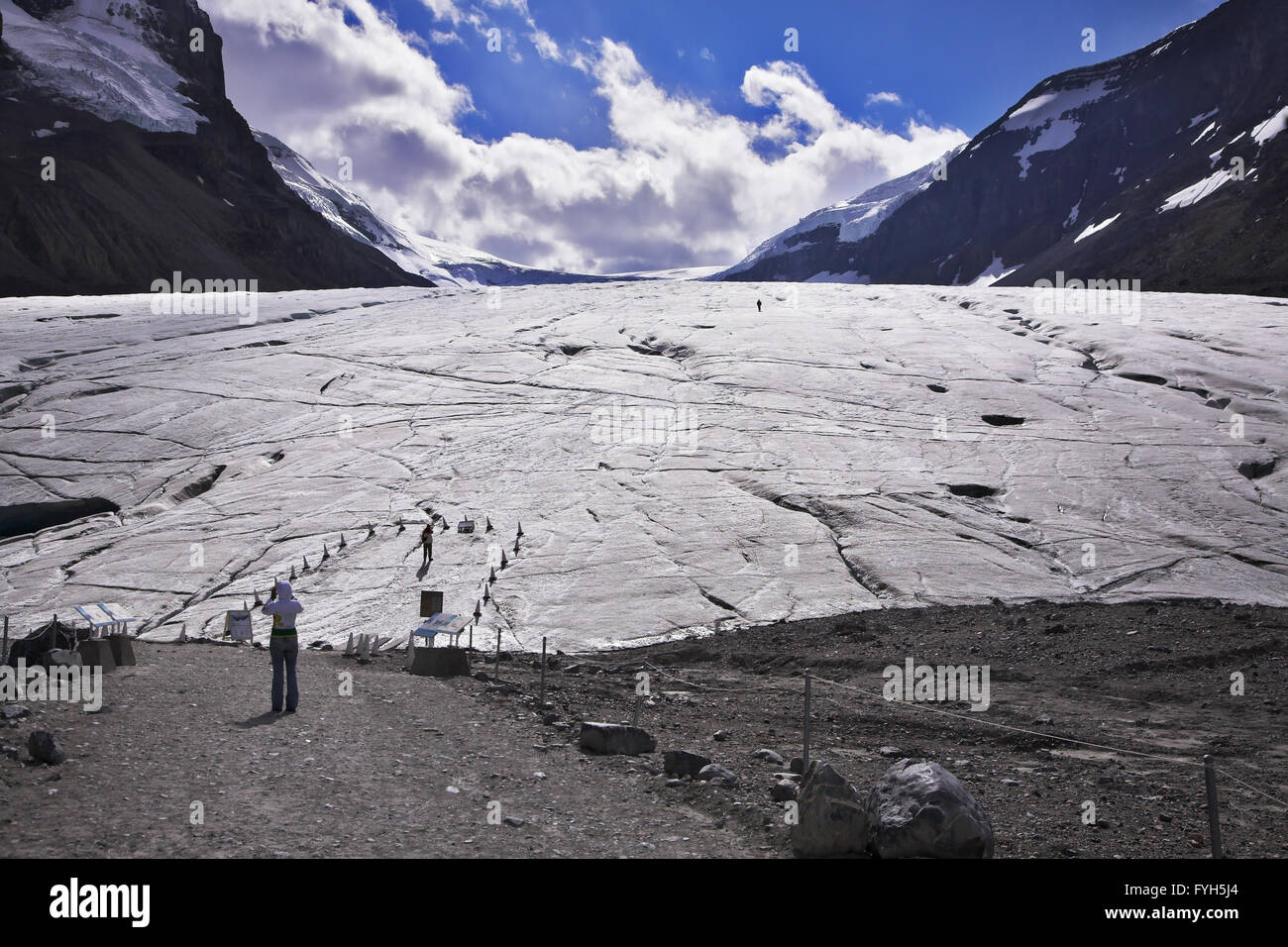 Enorme maestoso ghiacciaio nelle montagne del nord del Canada. Foto Stock