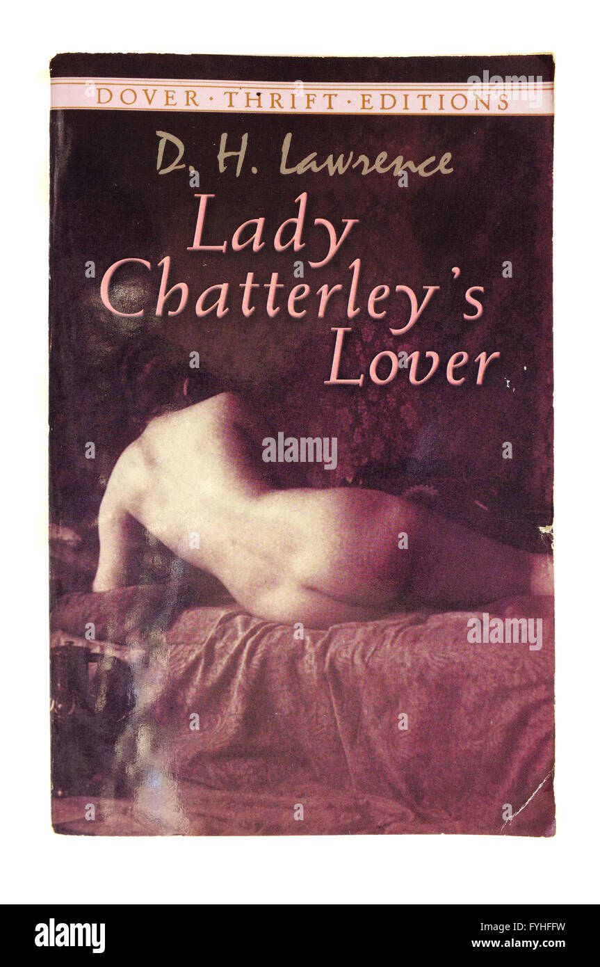 Il coperchio anteriore de l'Amante di Lady Chatterley di D. H. Lawrence fotografati contro uno sfondo bianco. Foto Stock