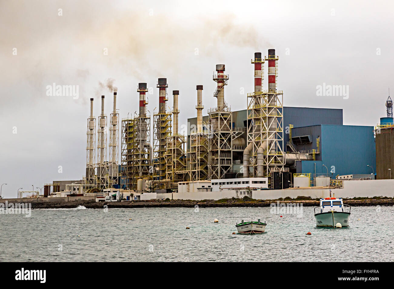 Raffineria di petrolio, Ensendada de las Caletas, Arrecife, Lanzarote, Isole Canarie, Spagna Foto Stock