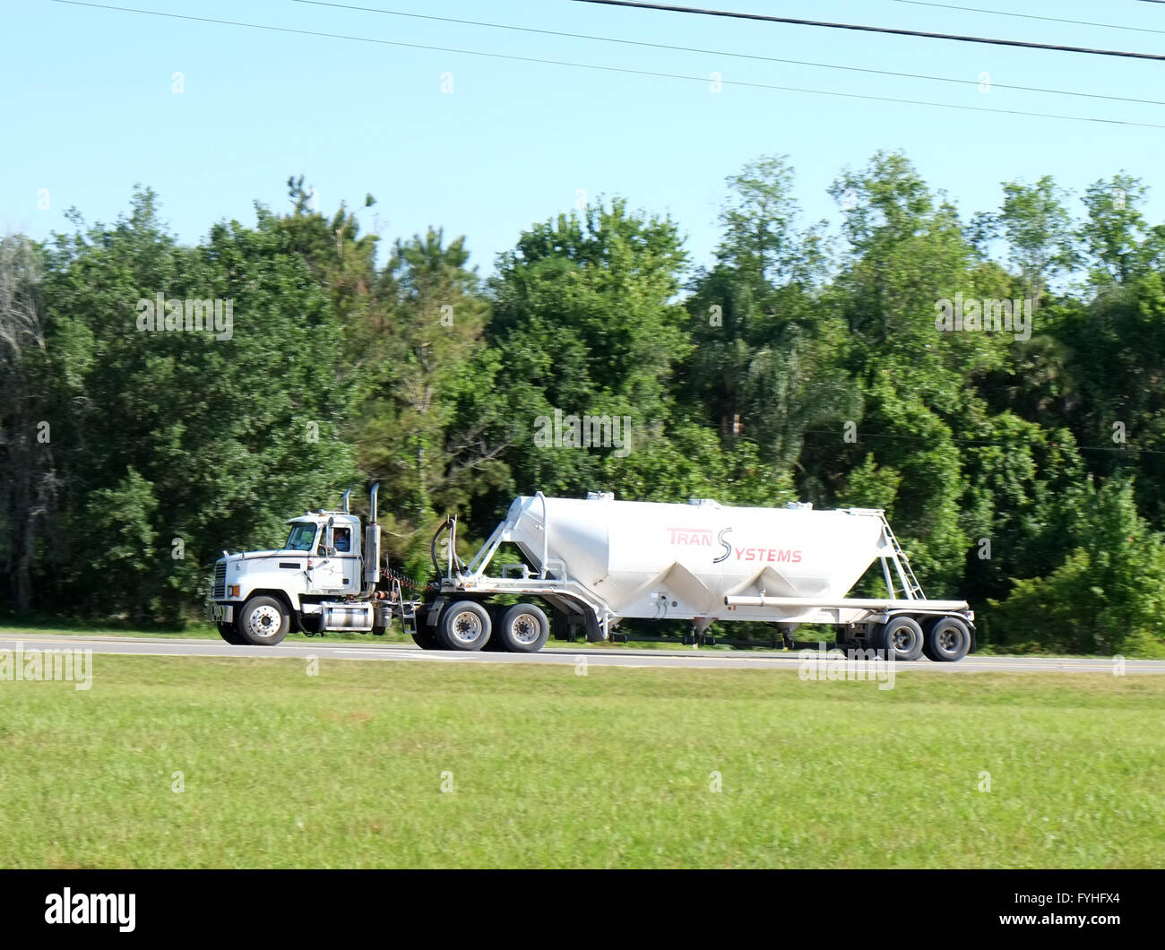 Camion sull'autostrada, Osceola Polk line road, Davenport, Florida, Stati Uniti d'America . Aprile 2016 Foto Stock