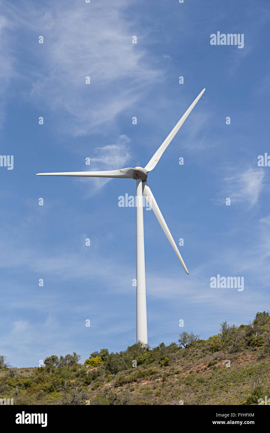 Turbina eolica a alte, Algarve, PORTOGALLO Foto Stock