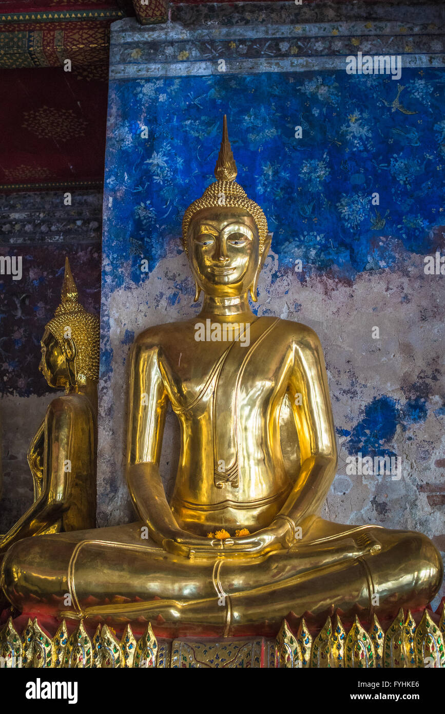 Golden Buddha in Wat Suthat di Bangkok, Tailandia Foto Stock