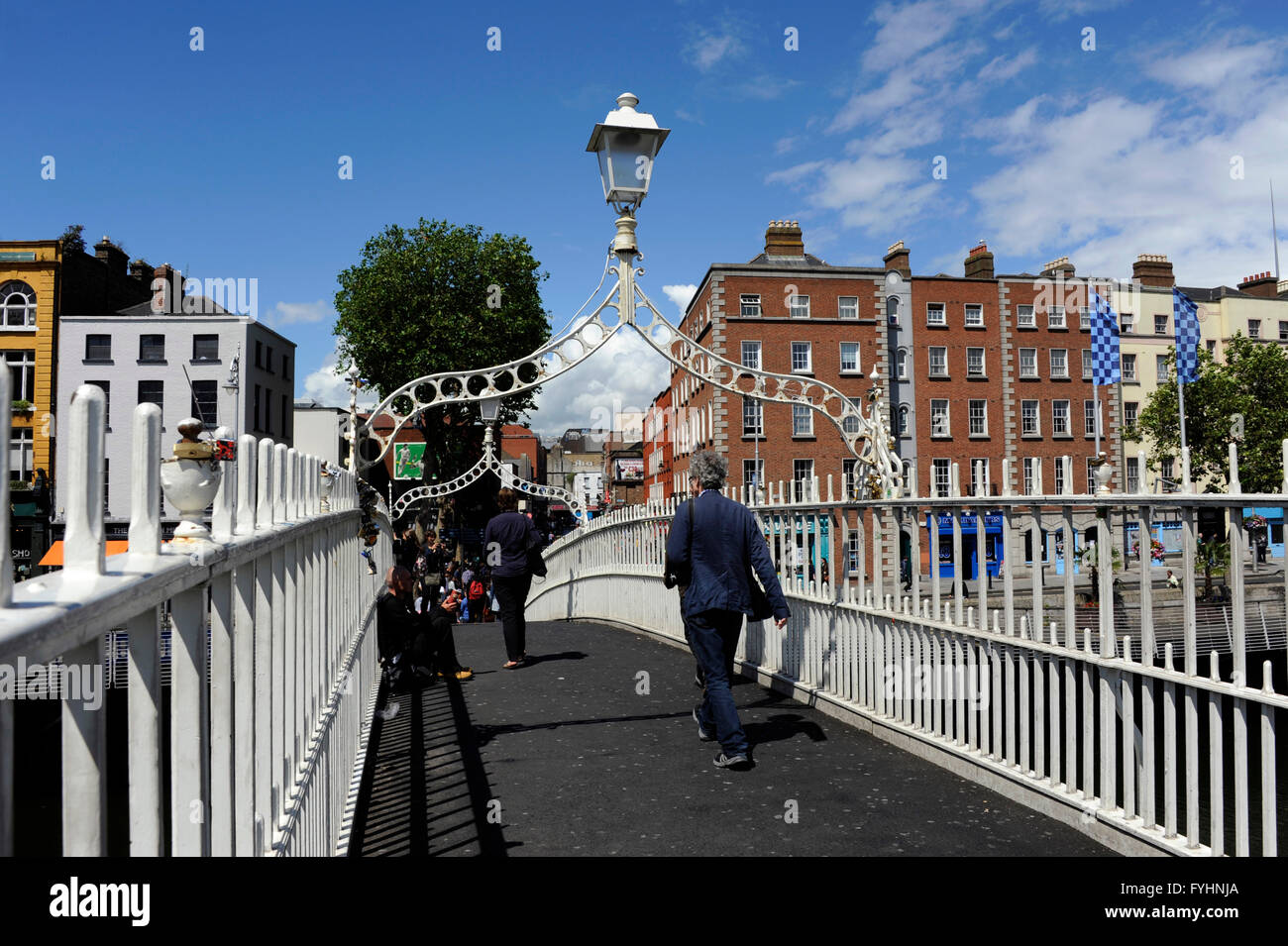 Ha'penny Bridge sul fiume Liffey,Ormond Quay. inferiore, Dublino, Irlanda Foto Stock