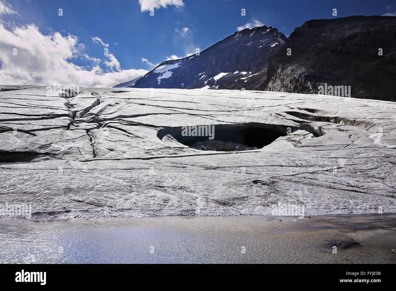 Enorme ghiacciaio nelle montagne del nord del Canada. Foto Stock