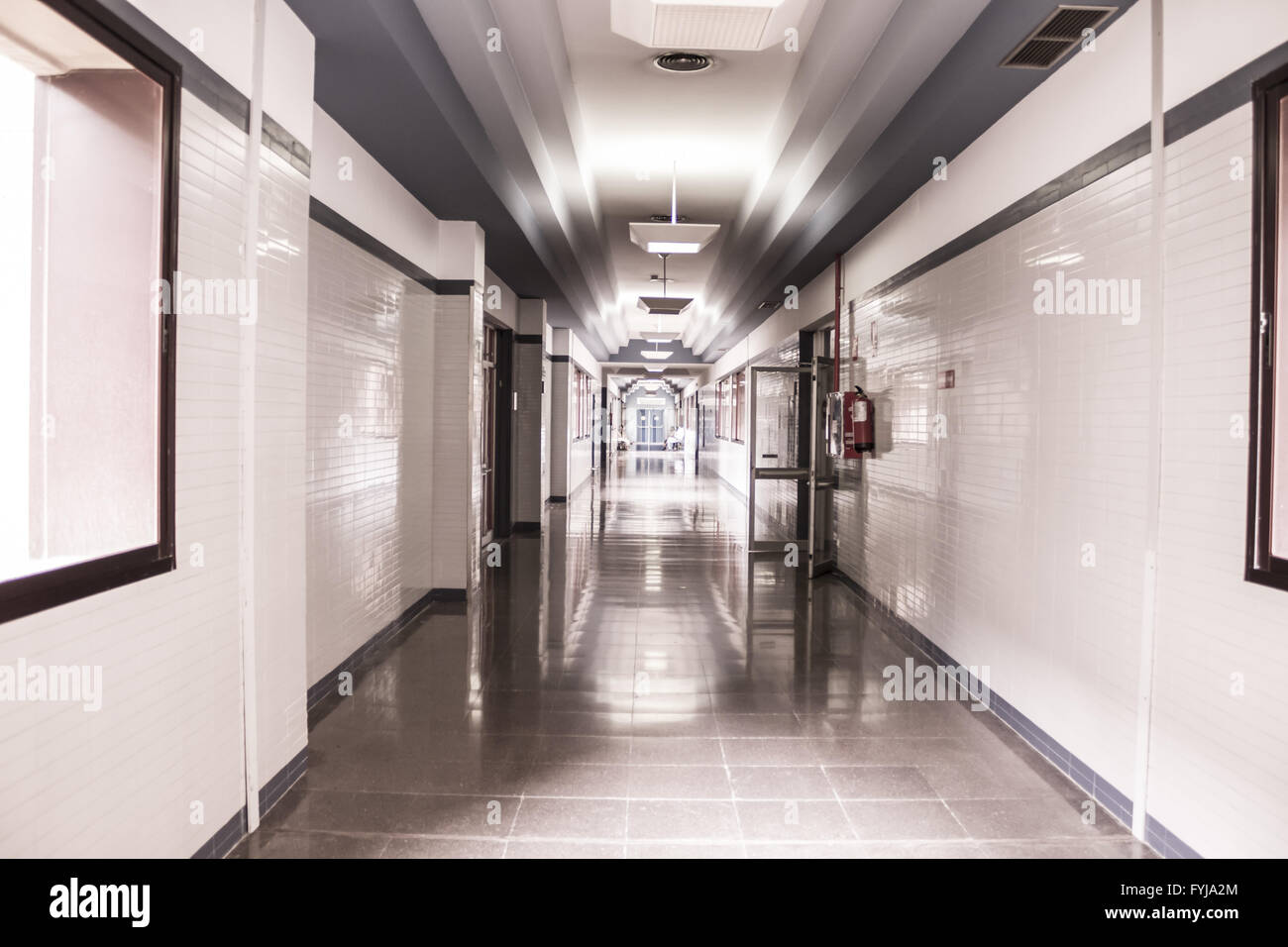 Ospedale bianco corridoio, pulito e igienico di spazio Foto Stock