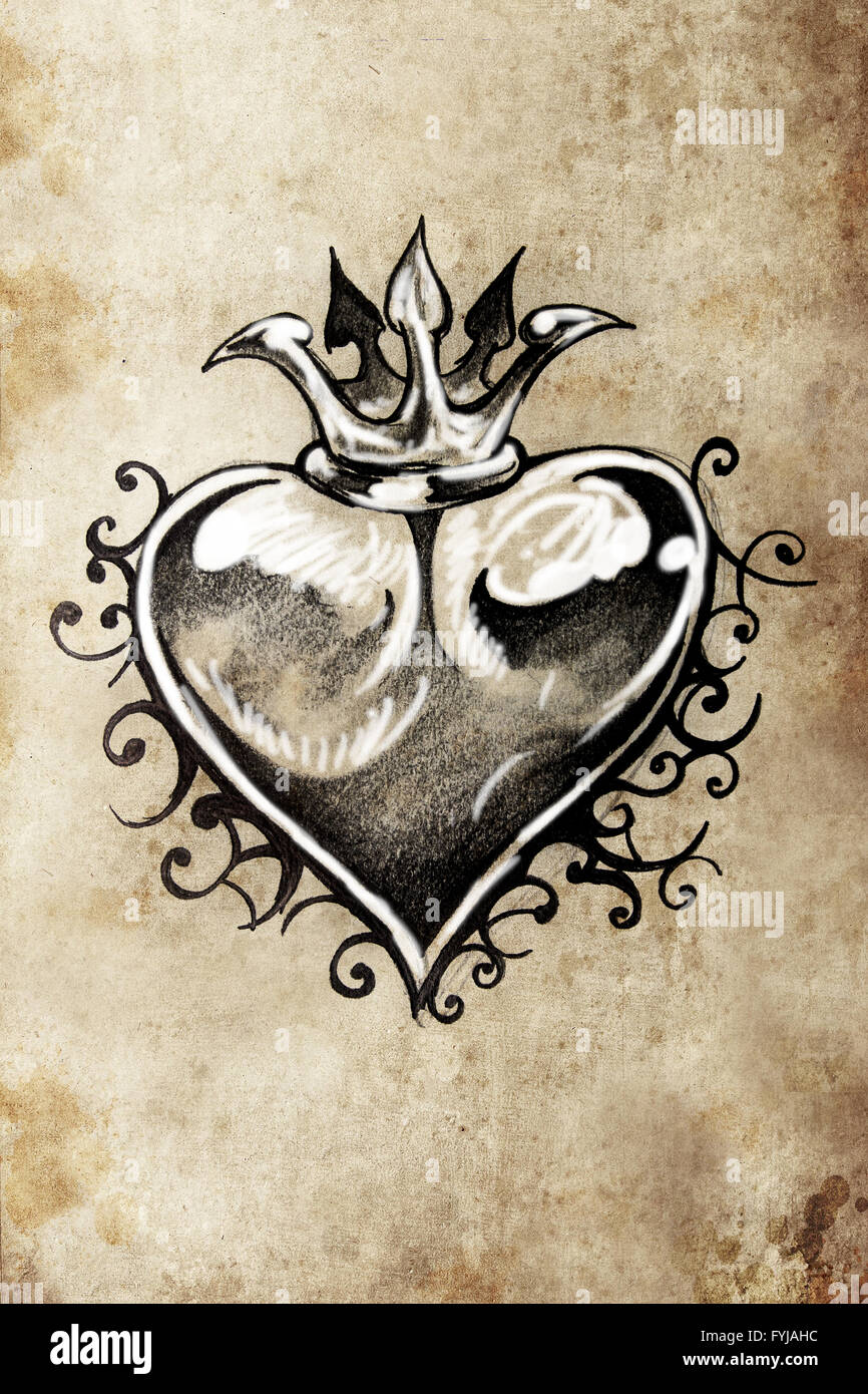 Cuore tatuaggio sketch, design fatti a mano su carta vintage Foto Stock