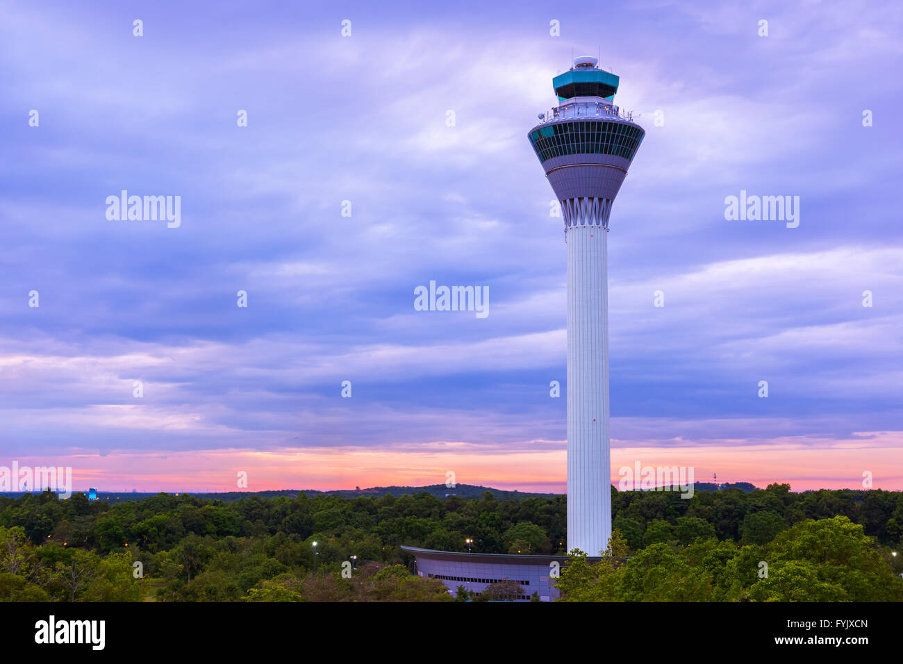 Il volo della torre di controllo in Aeroporto a Kuala Lumpur (Malesia) Foto Stock