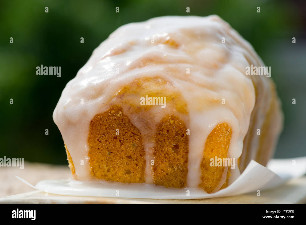 Sovraccarico di zucchero Torta di carote Foto Stock