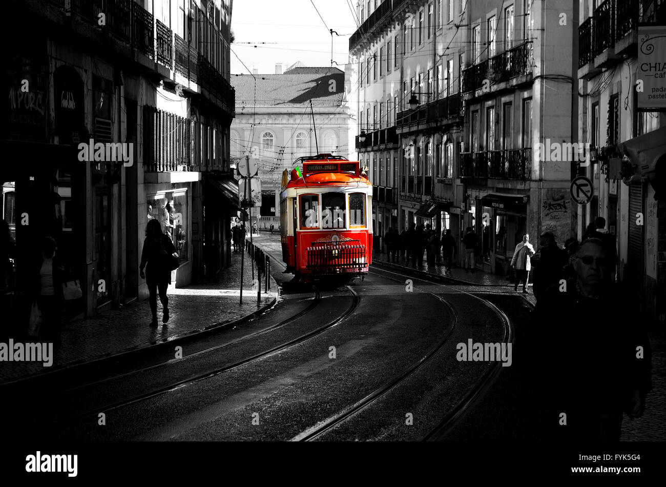 Tram di Lisbona rosso Foto Stock