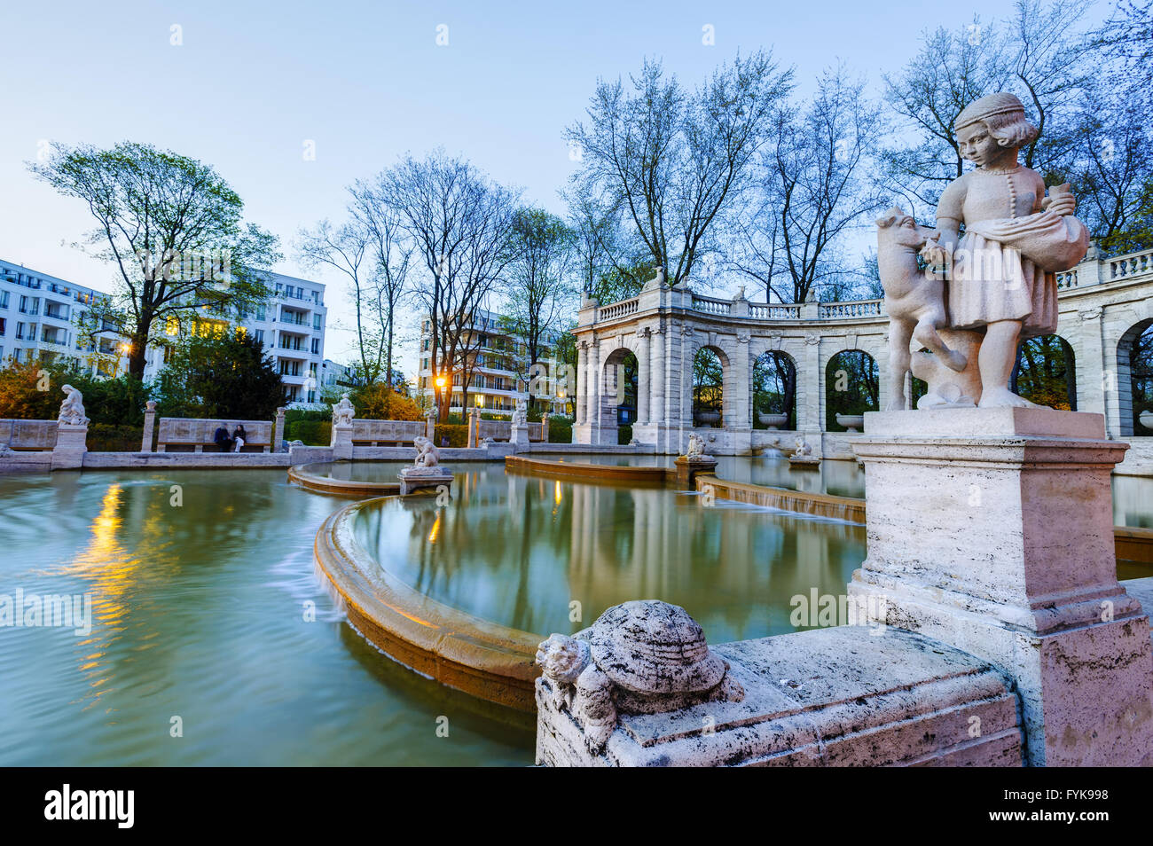Fontana da favola, nel parco Volkspark Friedrichshain Foto Stock