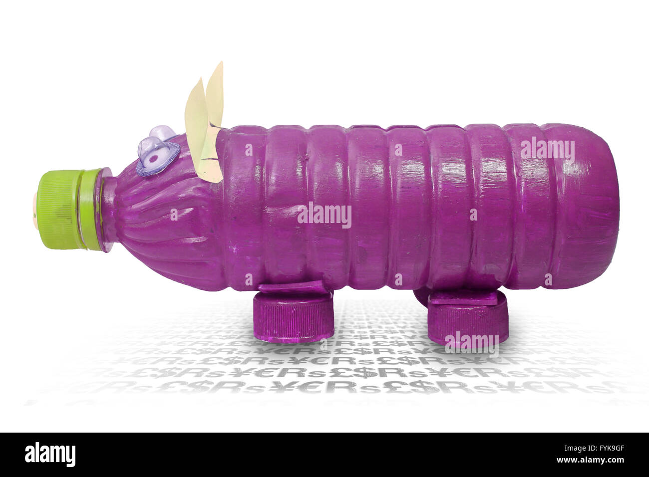 Plastic bottle craft immagini e fotografie stock ad alta risoluzione - Alamy