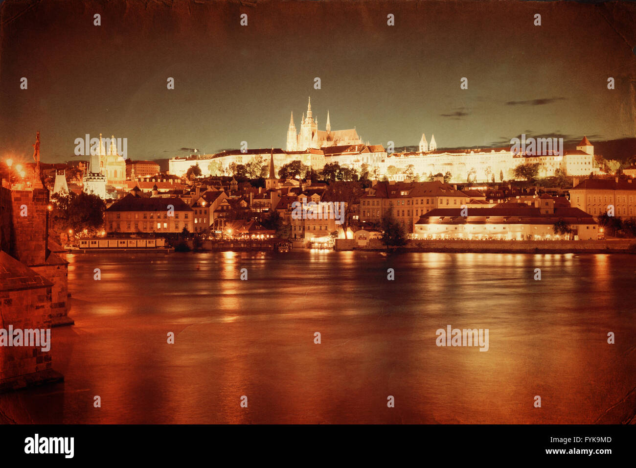 In stile vintage foto di Praga di notte Foto Stock