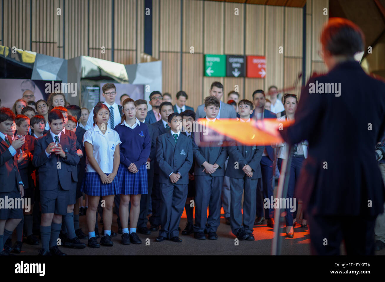 Sydney, Australia. 27 apr, 2016. Sydney Opera House CEO Louise Herron AM parla di Google istituto culturale il lancio di una collezione digitale di cui 1000 artefatti, 50 presenta, il museo consente di visualizzare immagini e 360 gradi di esperienza che permette che il pubblico di tutto il mondo per esplorare la Sydney Opera House ed il Sito Patrimonio Mondiale dell'UNESCO. Credito: Hugh Peterswald/Pacific Press/Alamy Live News Foto Stock