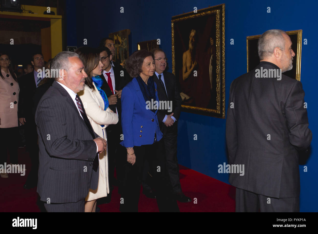 Toro, Zamora, Spagna. 27 apr, 2016. La regina Sofia durante la fase di apertura della mostra, che riunisce 138 importanti pezzi di arte sacra in due posizioni, la Collegiata e la chiesa di San Salvador, in Toro, un piccolo villaggio di Zamora, nel nord-ovest della Spagna. Il tema scelto per la ventunesima edizione del Età dell'uomo affronta l'acqua da antropologico, biblico, ecologico e prospettive sacramentale. © Manuel Balles/ZUMA filo/Alamy Live News Foto Stock