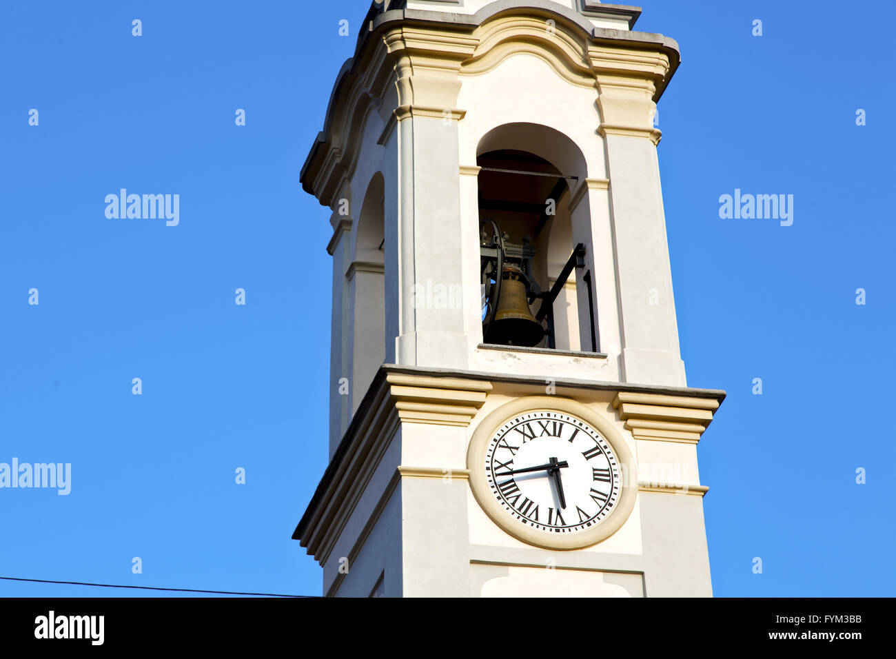 A gorla vecchio ll e chiesa giornata di sole Foto Stock