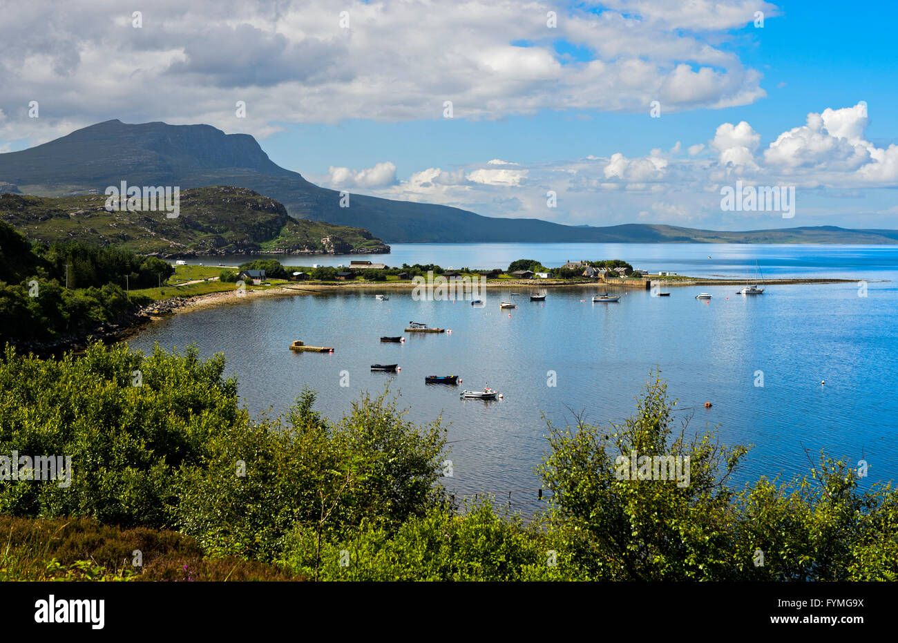 Linguetta di terra con il punto Ardmair Centro di vacanza a Loch Kanaird vicino a Ullapool, Scozia, Gran Bretagna Foto Stock