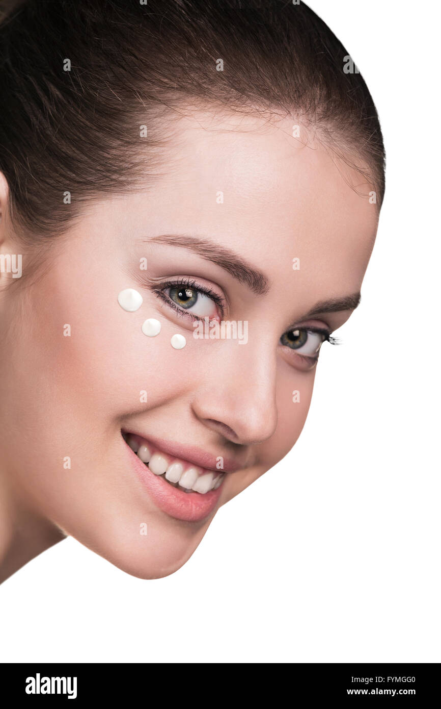 La ragazza con la crema punti sul viso Foto Stock