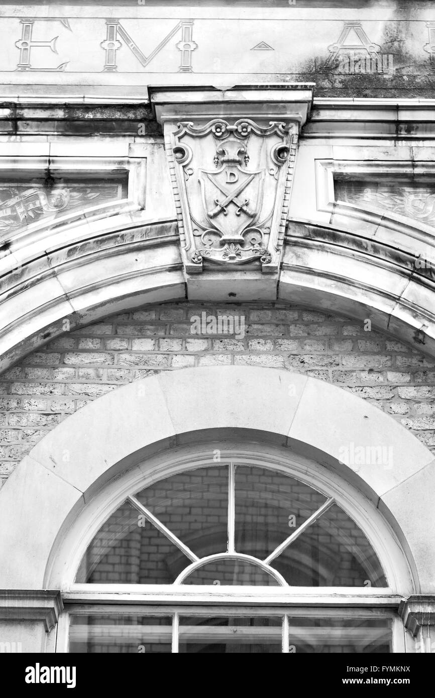 Vecchio windon in Inghilterra Londra in mattoni in vetro e la parete Foto Stock