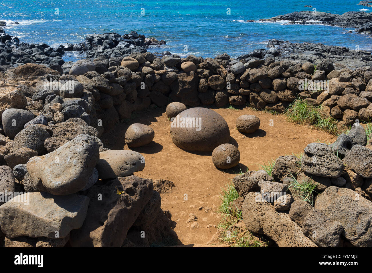 Te Pito Kura Henua pietra (ombelico del mondo), il Parco Nazionale di Rapa Nui, Isola di Pasqua, Cile, Patrimonio Mondiale dell Unesco Foto Stock