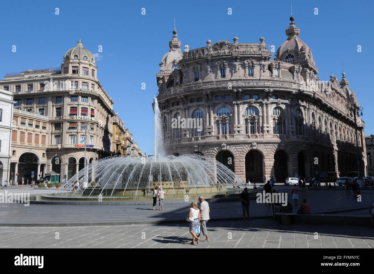 Fontana di Giuseppe Crosa di Vergagni presso la Piazza de Ferrari, nella parte posteriore del Palazzo Ducale di Genova. Foto Stock