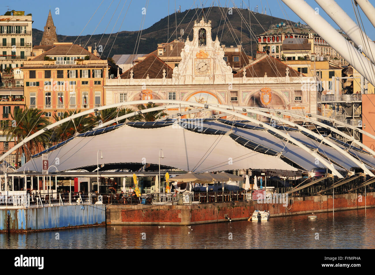 Il Porto Antico con il Bigo progettato da Renzo Piano, Genova, Liguria, Italia, Europa Foto Stock