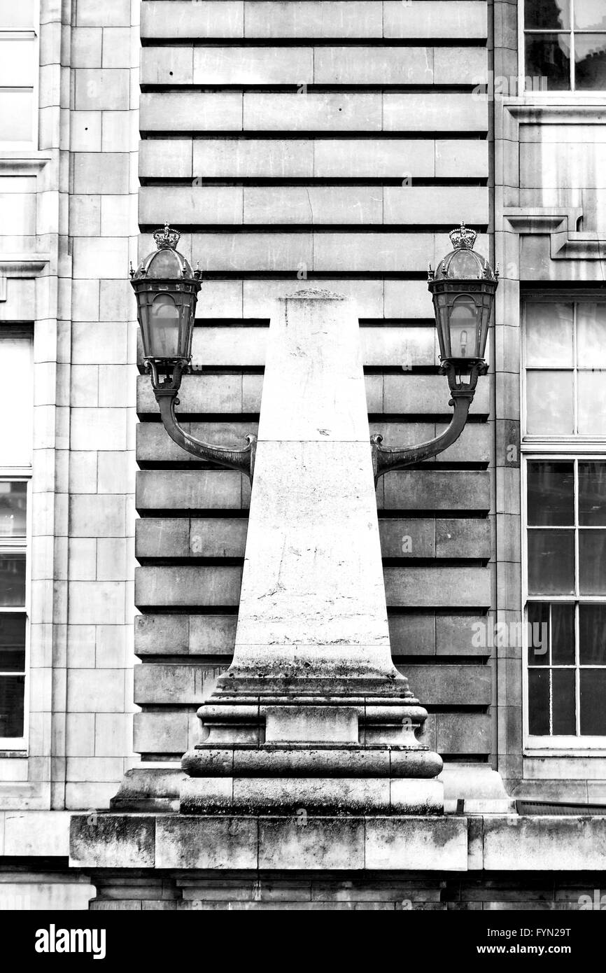 Vecchio windon in Inghilterra Londra in mattoni in vetro e la parete Foto Stock