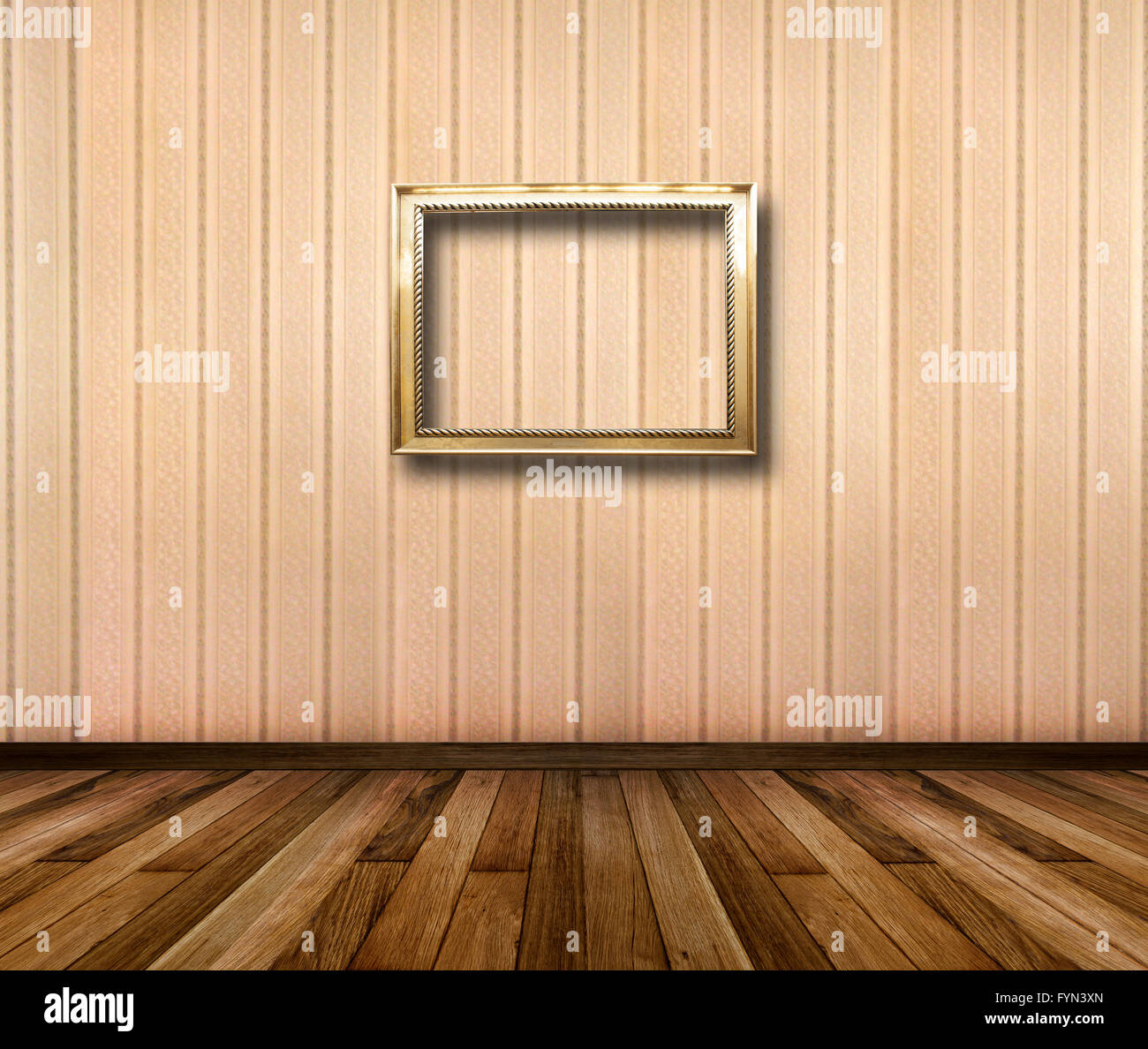 Interno della camera con carta da parati a strisce e oro cornici in legno Foto Stock