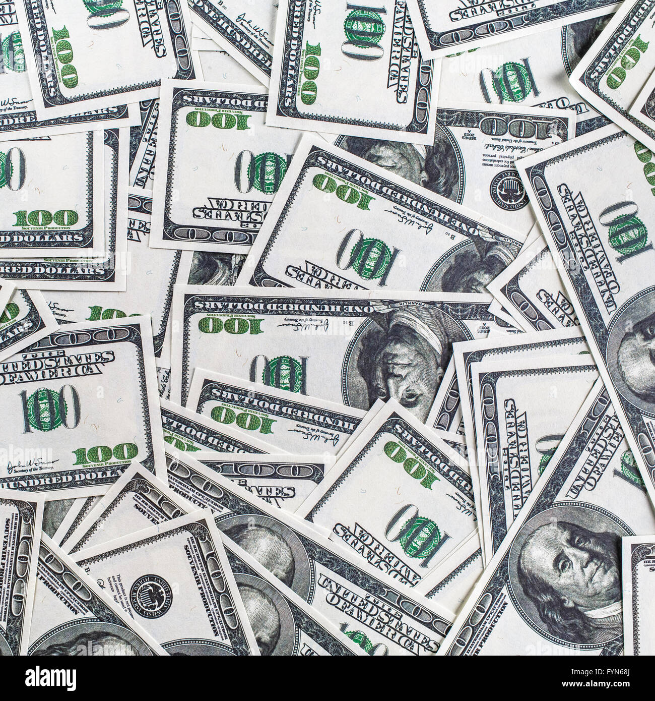 Molti soldi come sfondo. Banconote da cento dollari. Denaro falso sfondo. Il concetto di business. Foto Stock