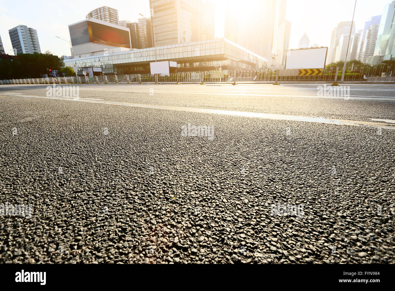 Città moderna street e grattacieli Foto Stock