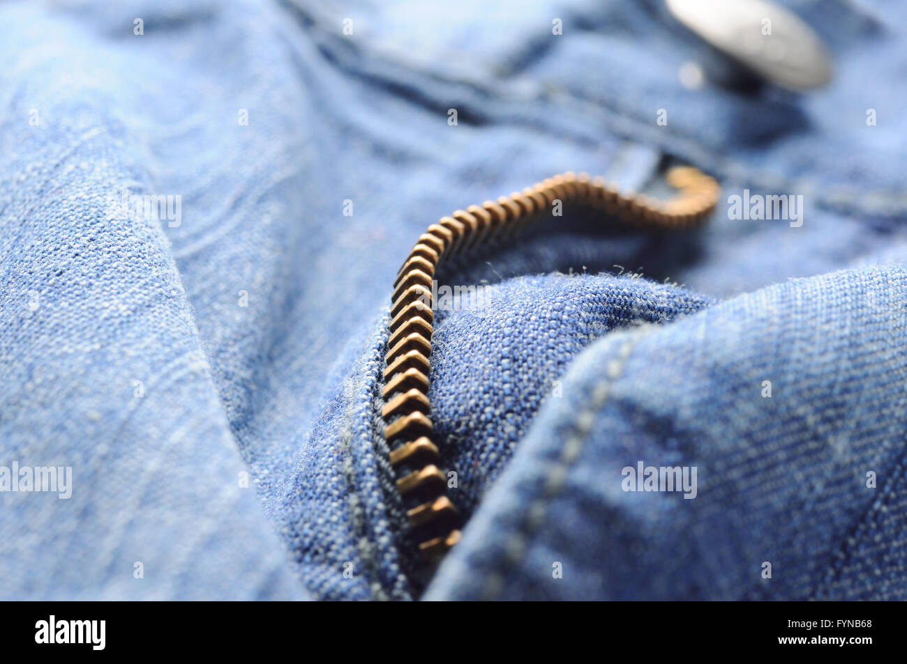 Jeans zipper closeup, shallow dof Foto Stock