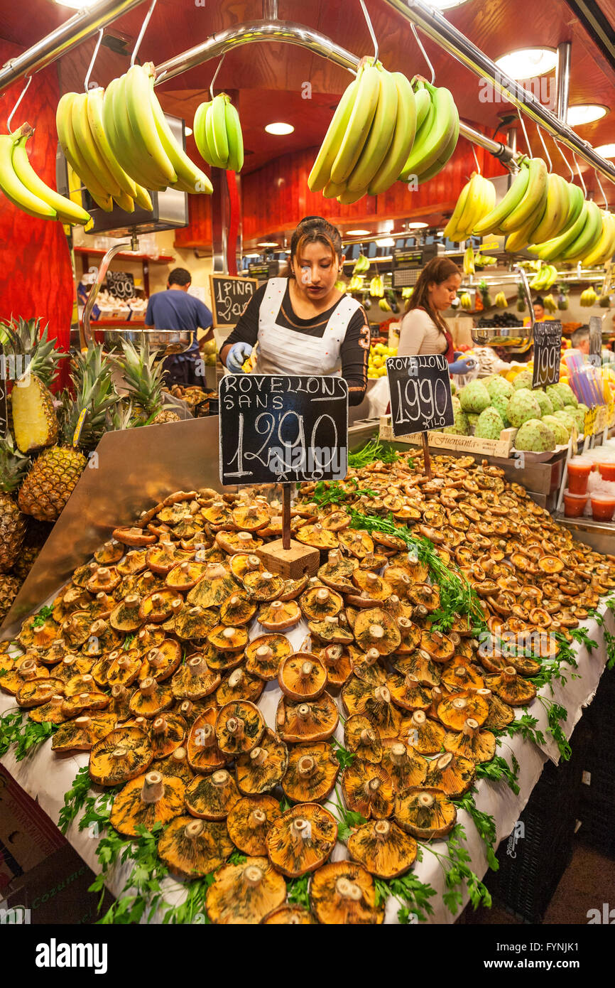 La frutta e la verdura, Mercat de Sant Josep, al mercato della Boqueria, La Rambla, Barcelona, Spagna Foto Stock