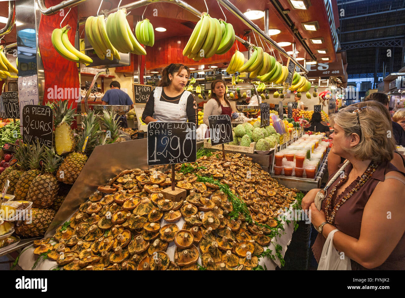 La frutta e la verdura, Mercat de Sant Josep, al mercato della Boqueria, La Rambla, Barcelona, Spagna Foto Stock
