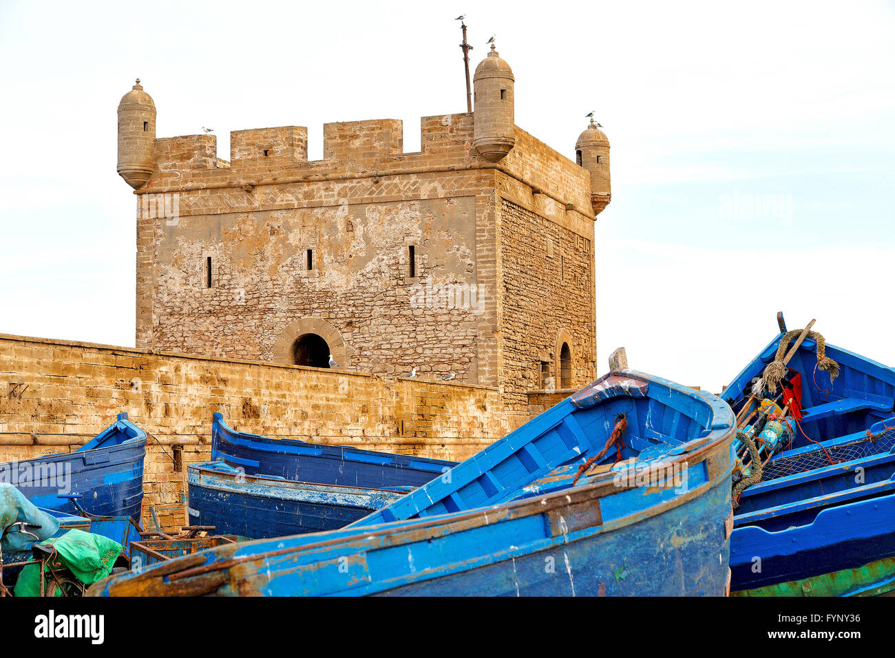 Barca e mare in Africa il Marocco in mattoni marroni sky Foto Stock