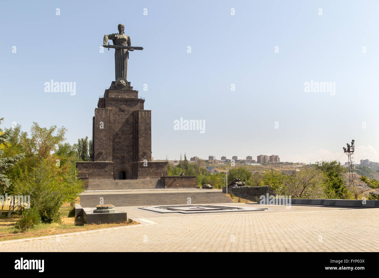 Madre Armenia statua e museo militare presso il Parco della Vittoria, Yerevan, Armenia Foto Stock