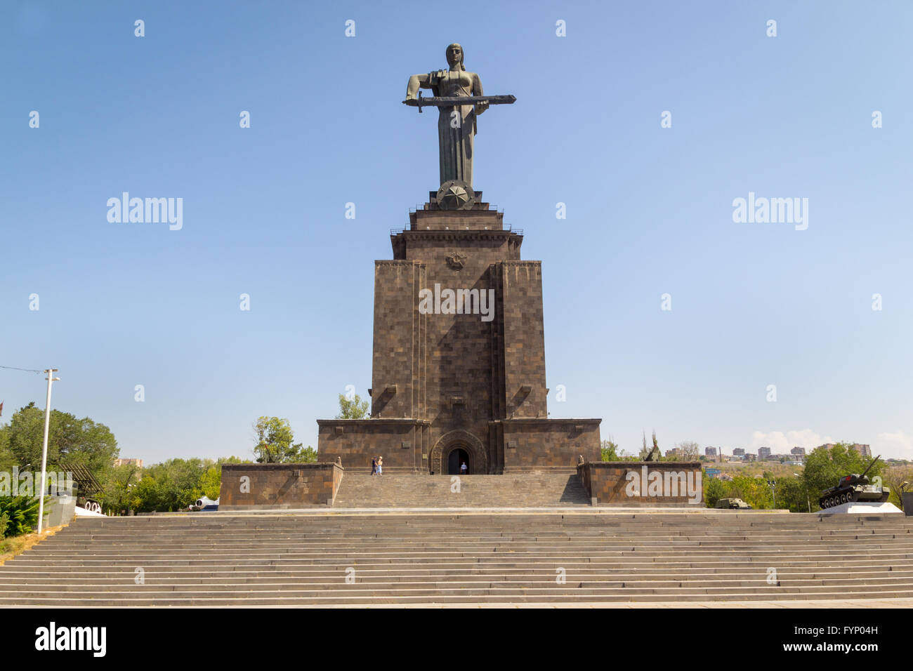 Madre Armenia statua e museo militare presso il Parco della Vittoria, Yerevan, Armenia Foto Stock